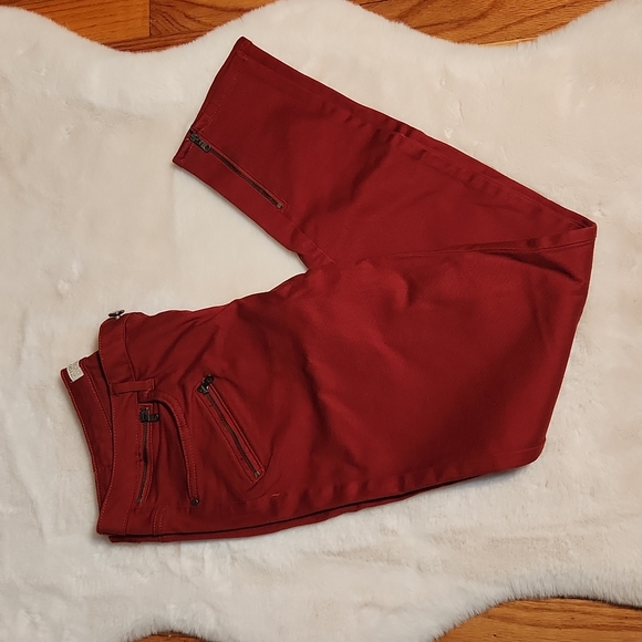 Slim fit stretch denim jean with fashionable zipper detail on pockets and zipper - Picture 2 of 3